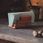 Drewniany serwetnik.