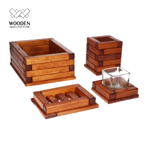 Zestaw drewnianych akcesoriów łazienkowych.  Mydelniczka, Kubek, Szklaneczka, Organizer.