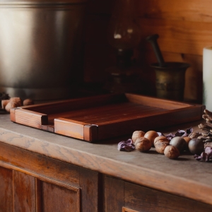 Drewniany przybornik na kartki A4.