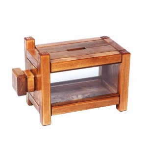 Drewniana świnka skarbonka. 