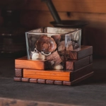 Salaterka drewniano-szklana.